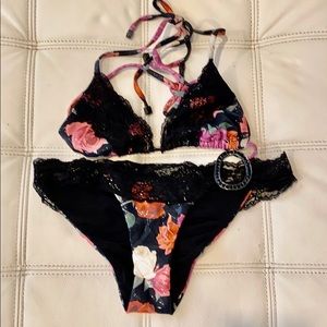 NEW Beach Bunny Black floral lace bikini - SZ XS